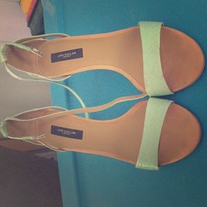 Ann Taylor’s high heeled shoes